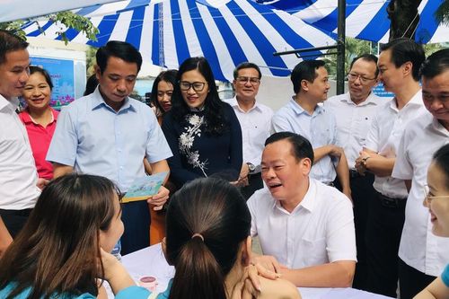 Gần 3.000 chỉ tiêu tuyển dụng lao động, mức lương tới trên 10 triệu đồng