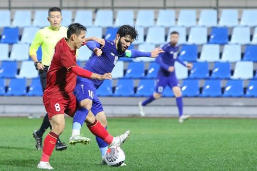 Báo nước ngoài: 'ĐT Việt Nam tự tin kiểm soát bóng nhưng không có cú sút trúng đích nào trước Uzbekistan'