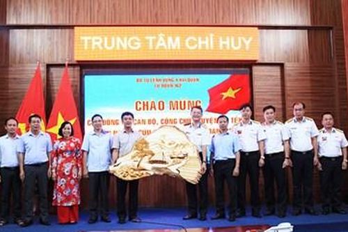 Cán bộ, công chức huyện Đạ Tẻh (Lâm Đồng) nghiên cứu, thực tế tại Lữ đoàn 162, Vùng 4 Hải quân