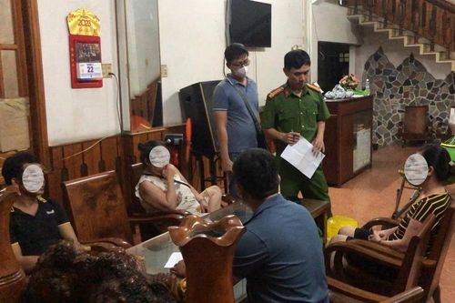 Triệt xóa nhiều 'ổ' mại dâm trên cung đường 'sung sướng' ở TP Quy Nhơn