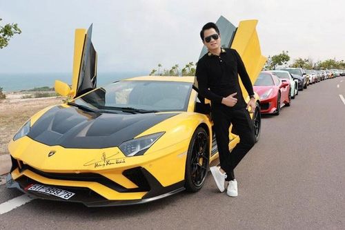 Hoàng Kim Khánh 'lột đồ' trị giá 1,5 tỷ của Lamborghini Aventador S