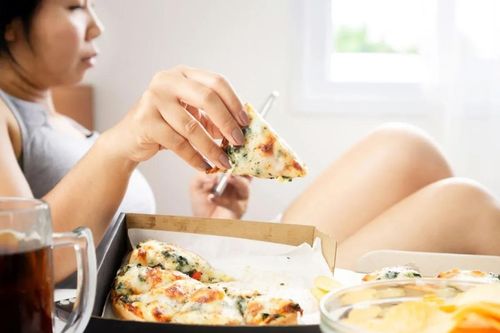 Bào mòn sức khỏe vì thói quen ăn cố