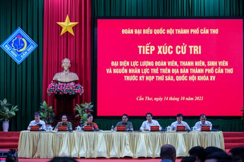Thủ tướng tiếp xúc cử tri thanh niên, sinh viên, lao động trẻ ở Cần Thơ