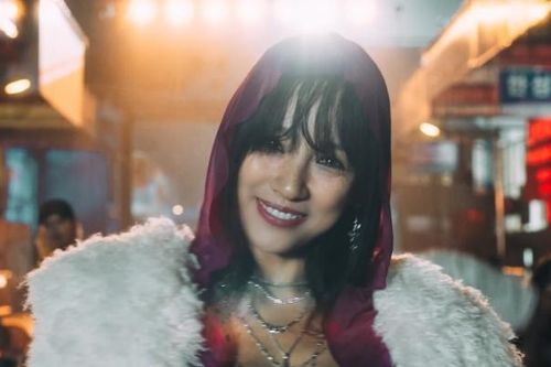 Lee Hyori tái xuất quyến rũ ở tuổi 44 trong MV Hoodie E Banbaji
