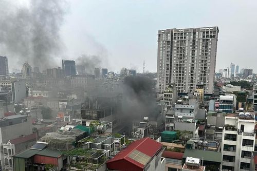 Hà Nội: Đun nước sôi trên tầng thượng, bất cẩn xảy ra cháy tại ngôi nhà nằm sâu trong ngõ