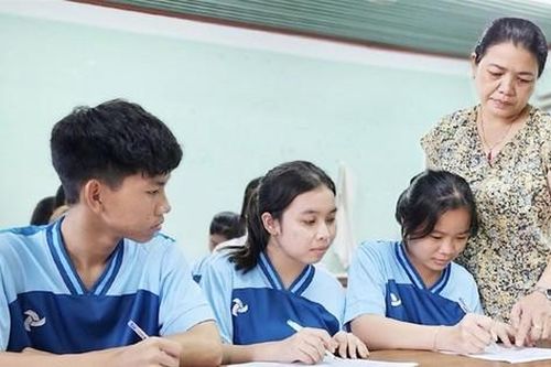 Những dấu lặng miền sơn cước: Những đốm lửa hy vọng