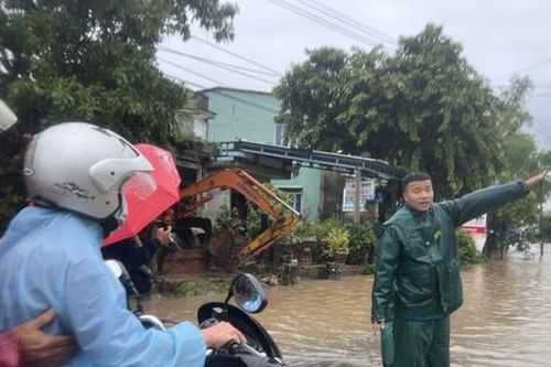 Quảng Nam: Nhiều tuyến giao thông ngập lụt, sạt lở