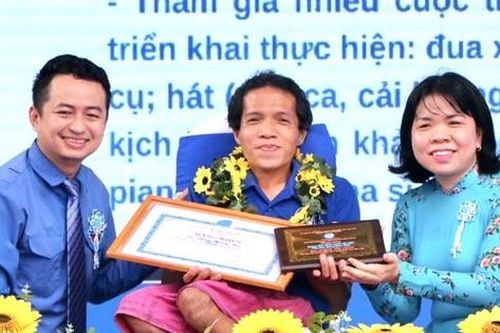 Bình Dương tuyên dương, trao giải thưởng cho những 'người đặc biệt'