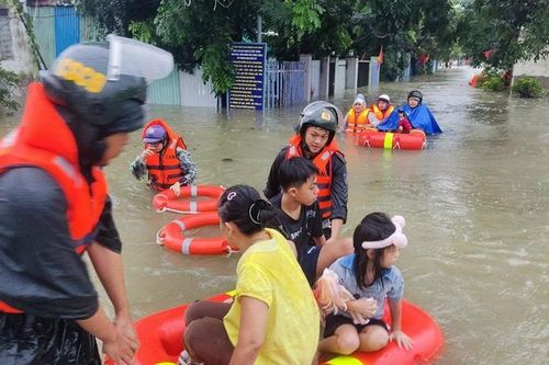 Lần đầu tiên, Đà Nẵng và Thừa Thiên Huế nâng mức cảnh báo rủi ro thiên tai lên cấp 4
