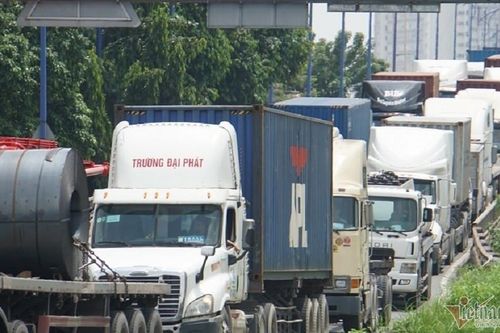 Các cung đường vào cảng Cát Lái quá tải trầm trọng, ùn tắc triền miên