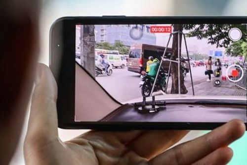 Hàng loạt xe khách bị phạt sau khi dân chụp ảnh 'chạy rùa bò' gửi CSGT