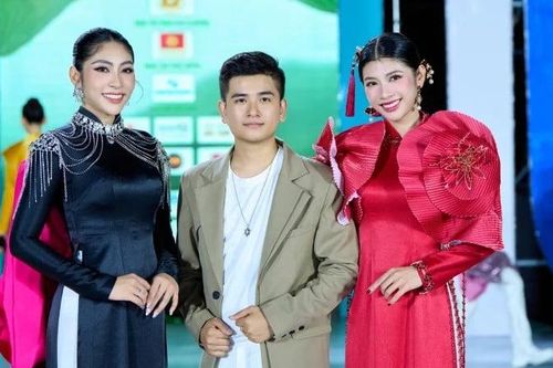 4 năm 'thêu nhung dệt lụa' cho ngày trình diễn tại 'Đêm hội áo dài'