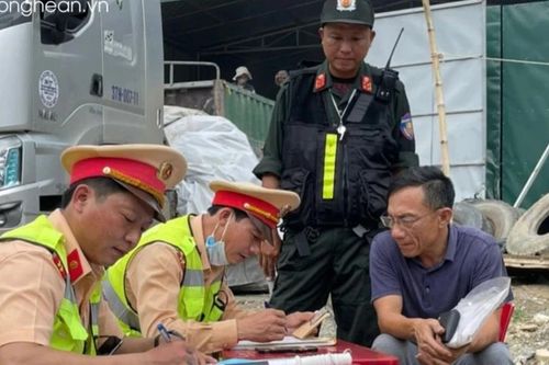 Gần 70 xe ô tô đầu kéo chở quặng bị xử lý vi phạm ATGT trên tuyến Quốc lộ 7
