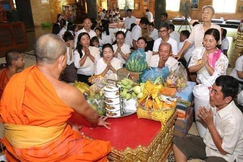 Người dân Campuchia bắt đầu kỳ nghỉ lễ Pchum Ben truyền thống