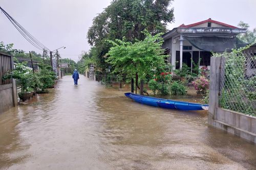 Quảng Trị: Mưa lớn làm ngập nhiều tuyến đường vùng thấp trũng
