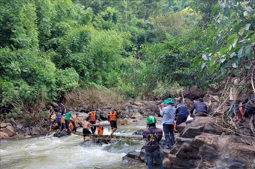 Tìm thấy thi thể nam sinh đuối nước ở suối Đắk R'tih