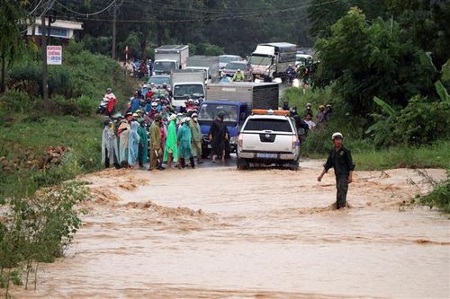 Chuyên gia khí tượng: Mưa lũ ở miền Trung đang rất nguy hiểm, ở cấp độ rủi ro cao nhất