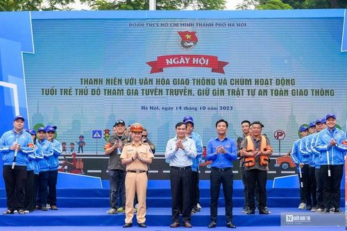 Hà Nội: 150 thanh niên tham gia hỗ trợ lực lượng CSGT và TTGT