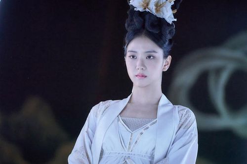 Khán giả hết lời khen ngợi 'tiên đanh đá' Jisoo (BLACKPINK) trong phim 'Thanh gươm trừ tà'