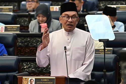 Malaysia cải cách kinh tế: Áp dụng thuế mới, cắt giảm trợ cấp xăng dầu