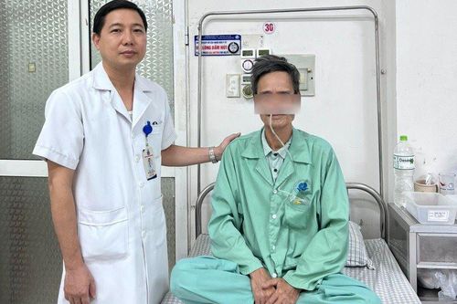 Cụ 73 tuổi suýt 'mất mạng' khi ăn thịt gà