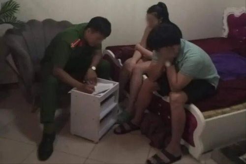 Bắt quả tang 6 đôi nam nữ đang mua bán dâm, massage kích dục