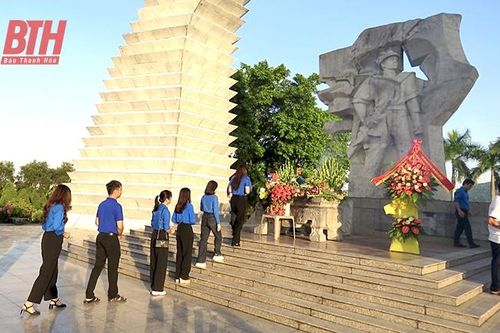 Tuổi trẻ Đoàn Khối quan tâm giáo dục truyền thống, chính trị tư tưởng cho đoàn viên, thanh niên