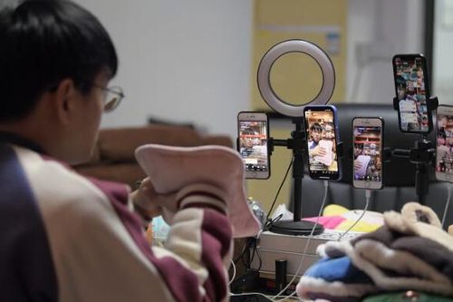 Bong bóng bán hàng qua livestream ở Trung Quốc xì hơi