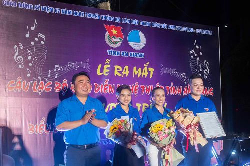Lễ ra mắt CLB Biểu diễn nghệ thuật tỉnh An Giang và biểu diễn Chương trình 'Dấu ấn tình nguyện'