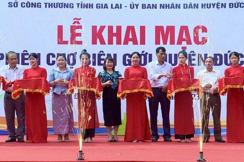 Khai mạc phiên chợ biên giới huyện Đức Cơ năm 2023