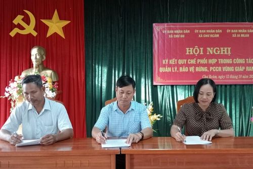 Krông Pa ký kết quy chế phối hợp quản lý, bảo vệ rừng tại các khu vực giáp ranh