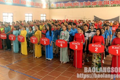 Trên 300 vận động viên tham gia giải bóng chuyền hơi tại huyện Cao Lộc