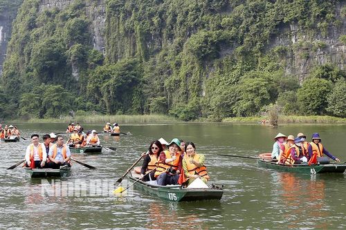 Đoàn đại biểu cấp cao thành phố Asan tham quan Di sản văn hóa và thiên nhiên thế giới Quần thể danh thắng Tràng An