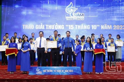 Kỷ niệm Ngày truyền thống Hội LHTN Việt Nam, trao Giải thưởng '15 tháng 10'