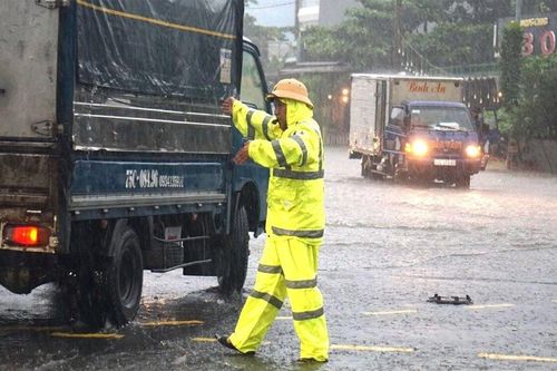 Mưa xối xả ở miền Trung kéo dài tới khi nào?