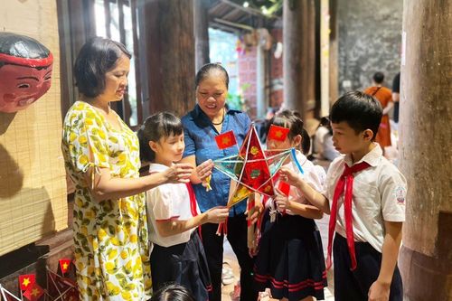 Tiếp sức nghệ nhân bảo tồn di sản