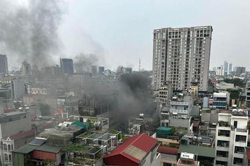 Đun nước sôi, để xảy ra cháy tại tầng thượng