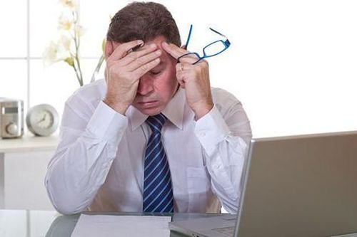 Đau đầu nhức mắt là biểu hiện của bệnh nào?