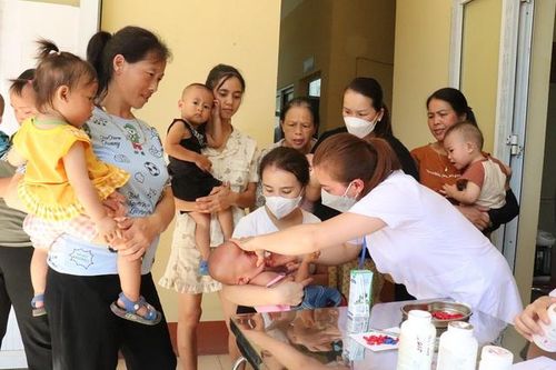Dinh dưỡng để cải thiện tầm vóc trẻ nhỏ