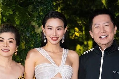 Dù tay bắt mặt mừng, Thùy Tiên và ban chủ tịch Miss Grand vẫn chưa thực sự làm hòa?