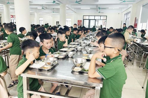 Người Việt ở thành thị ăn thịt nhiều gấp đôi khuyến nghị