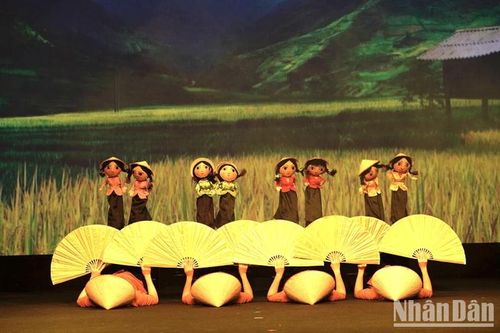 Cần đầu tư nghiêm túc cho sân khấu