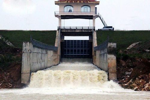 Hà Tĩnh: Hồ Sông Rác xả tràn điều tiết, đảm bảo an toàn công trình và vùng hạ du
