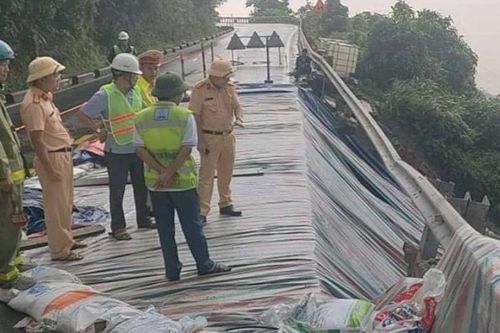Phong tỏa các tuyến lên bán đảo Sơn Trà do sạt lở