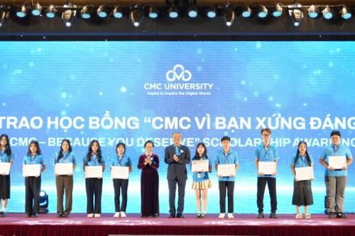 Trao 92 tỷ đồng cho tân sinh viên Trường ĐH CMC tại lễ khai giảng