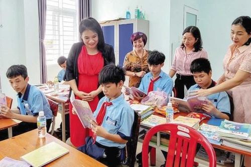 Những dấu chân về miền cát trắng