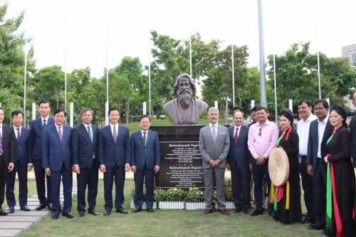 Khánh thành tượng danh nhân Ấn Độ Rabin Dranath Tagore tại Bắc Ninh