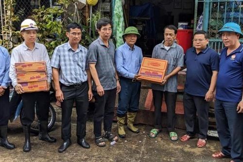 Mưa lớn diện rộng khiến hơn 1.500 ngôi nhà bị ngập