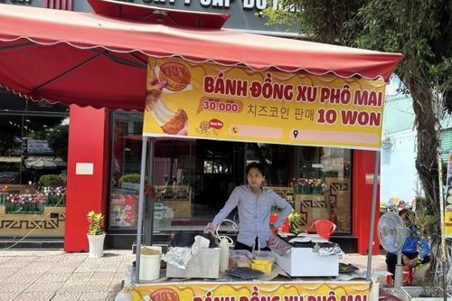 Từng trở thành cơn sốt khiến giới trẻ xếp hàng đợi mua, nay bánh đồng xu phô mai ế ẩm, vắng khách