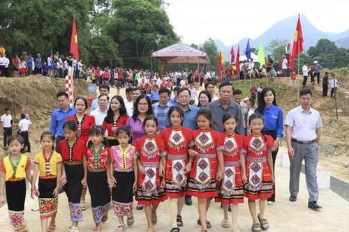 Niềm vui của người dân Nghệ An tại lễ khánh thành cây cầu vượt lũ